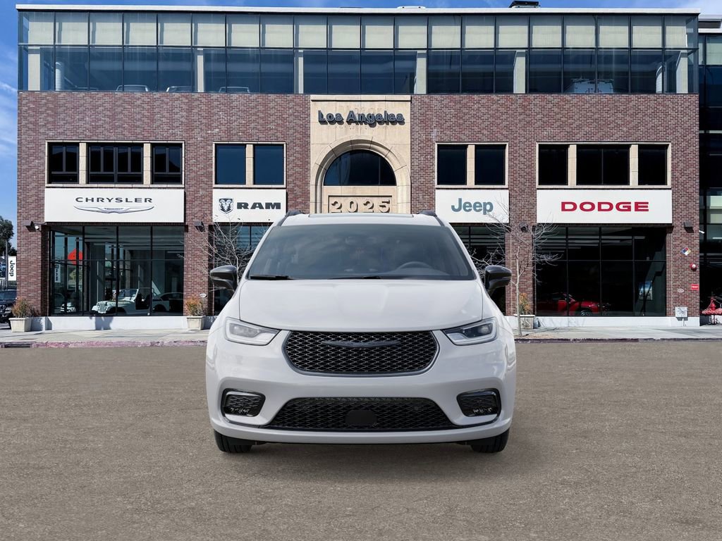 New 2025 Chrysler Pacifica Limited image 6
