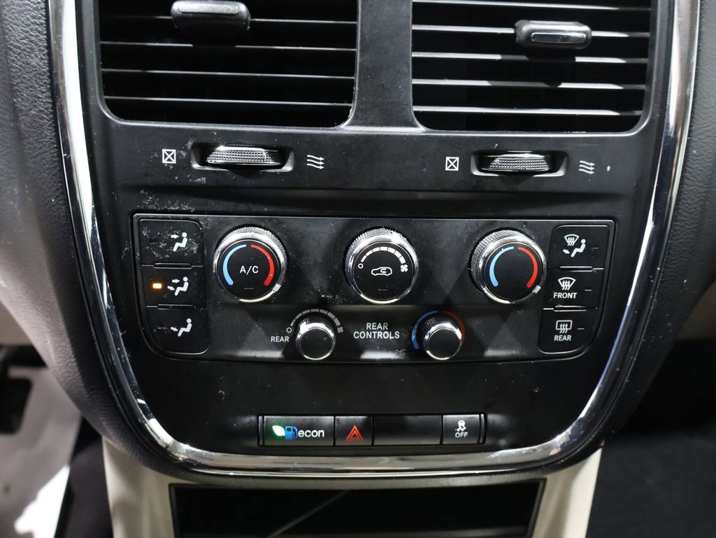 Used 2013 Dodge Grand Caravan SXT w/ UConnect Hands-Free Group image 24