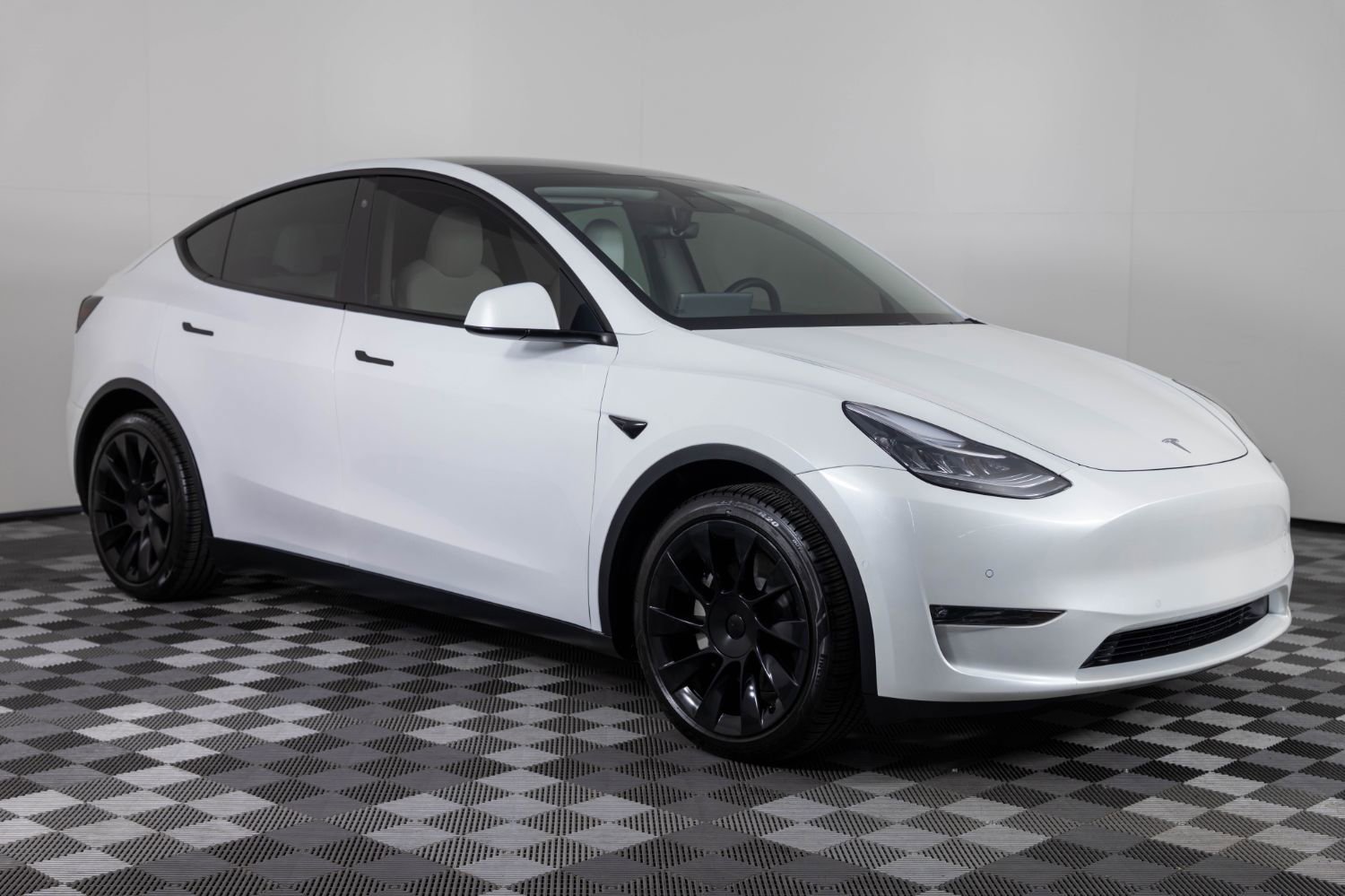 Used 2021 Tesla Model Y Long Range image 10