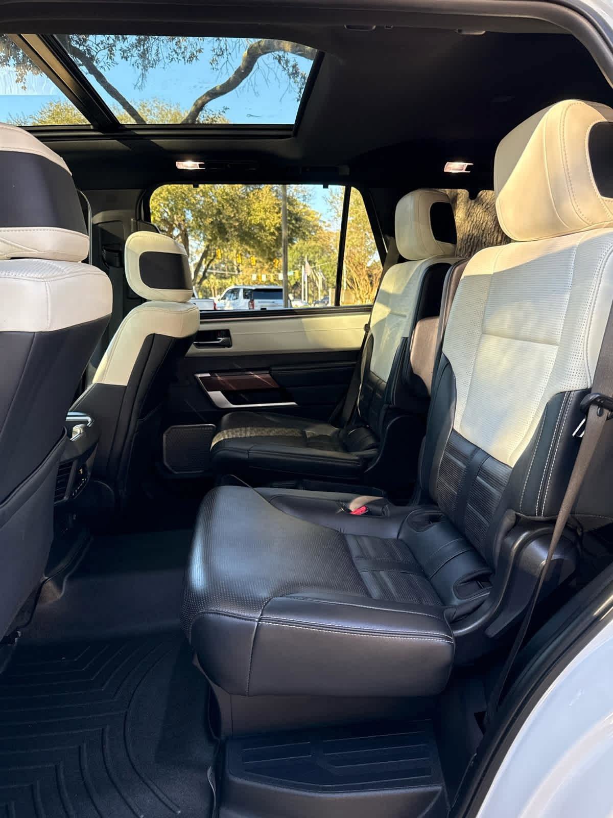 Used 2025 Toyota Sequoia Capstone image 11