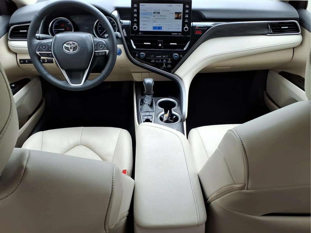 Used 2024 Toyota Camry XLE w/ Cold Weather Package FWD image 12