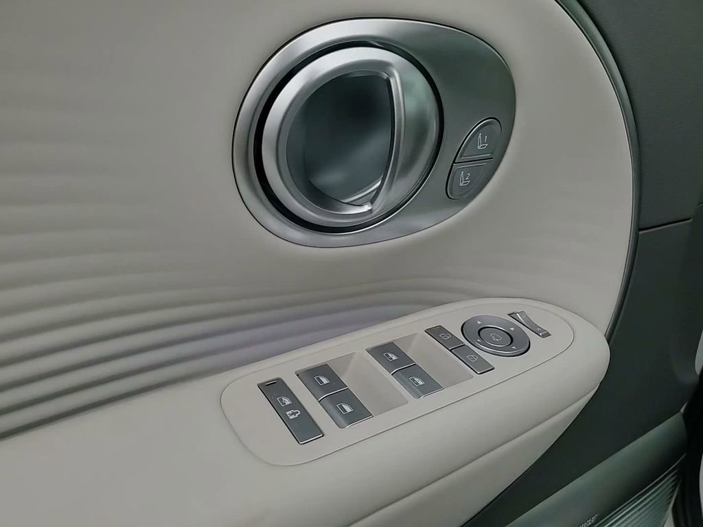 New 2026 Hyundai Ioniq 9 Limited image 13