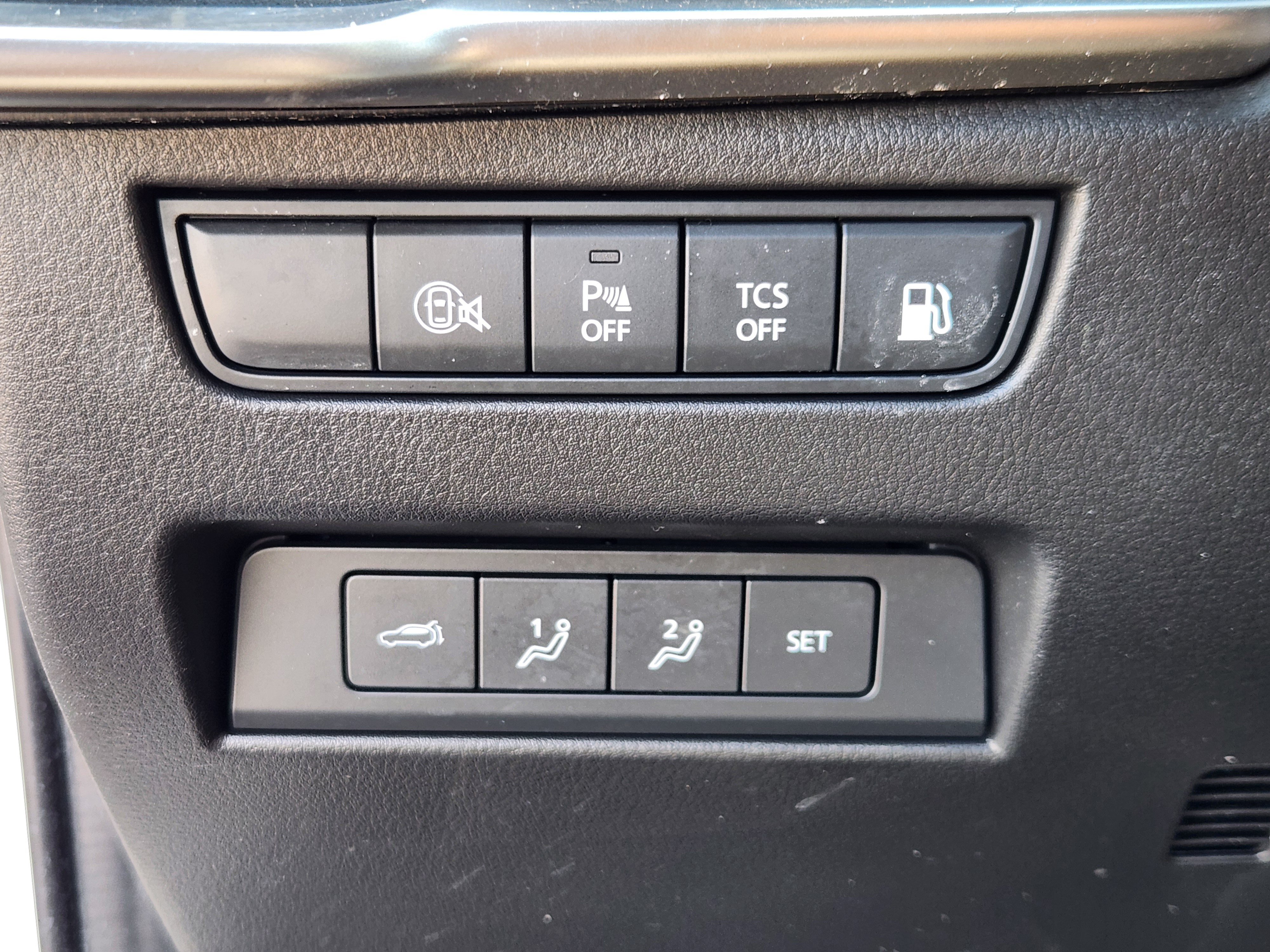 Certified 2025 MAZDA CX-70 Plug-In Hybrid w/ Premium Plus AWD/4WD image 27