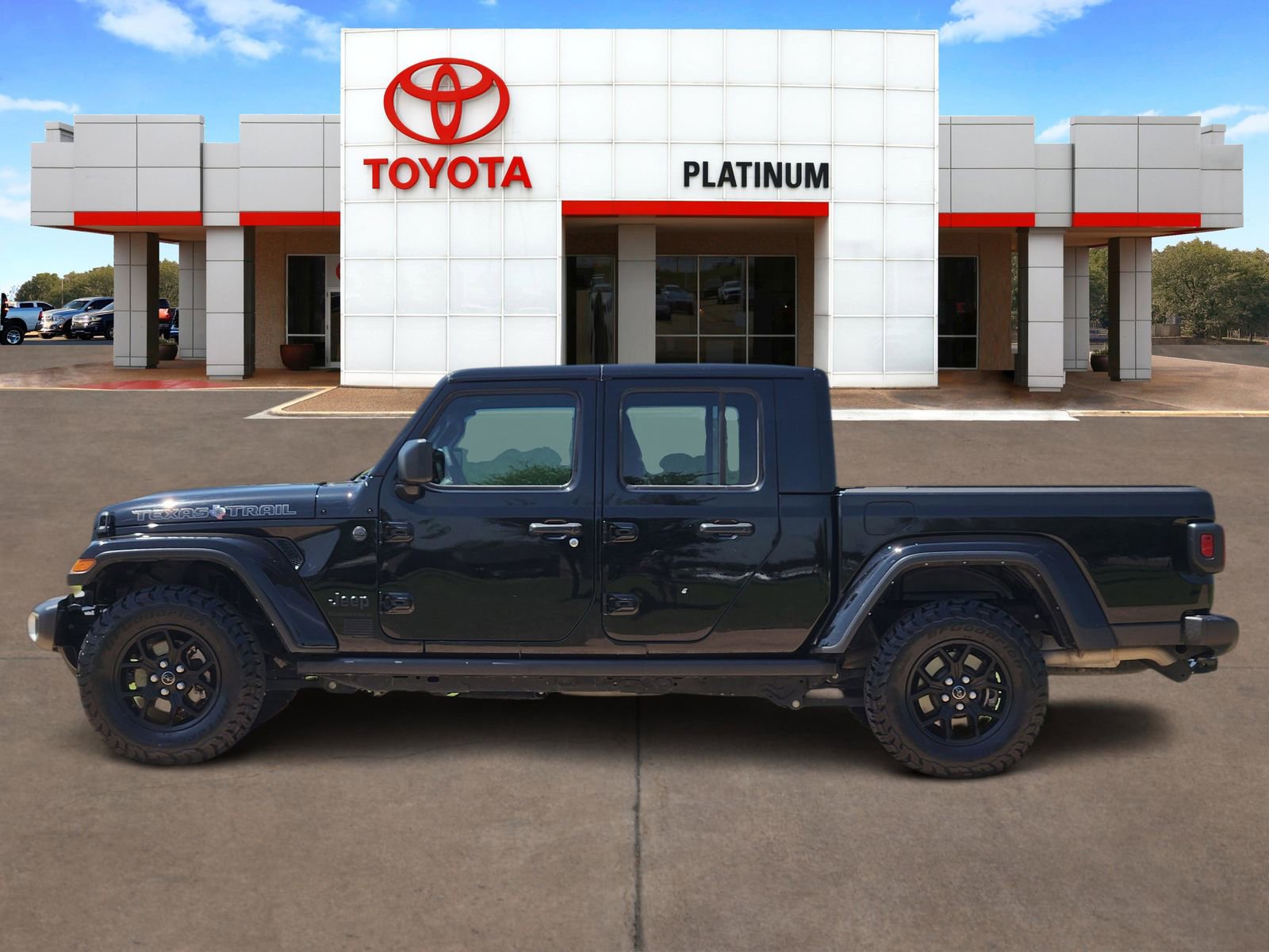 Used 2024 Jeep Gladiator Sport AWD/4WD image 3