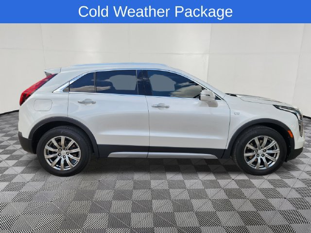 Used 2022 Cadillac XT4 Premium Luxury w/ Cold Weather Package FWD image 4