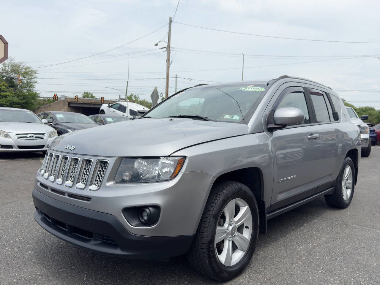 Used 2015 Jeep Compass Latitude AWD/4WD image 2