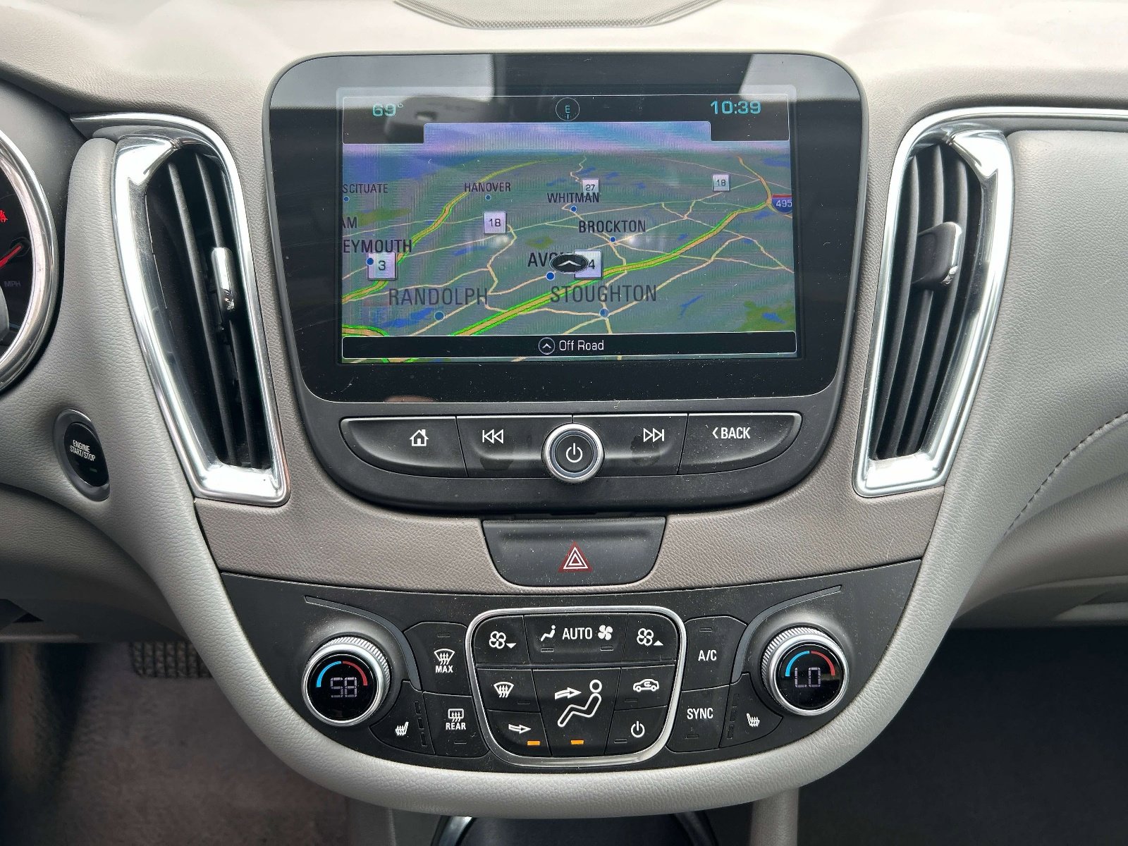 Used 2017 Chevrolet Malibu Hybrid w/ Leather Package image 18