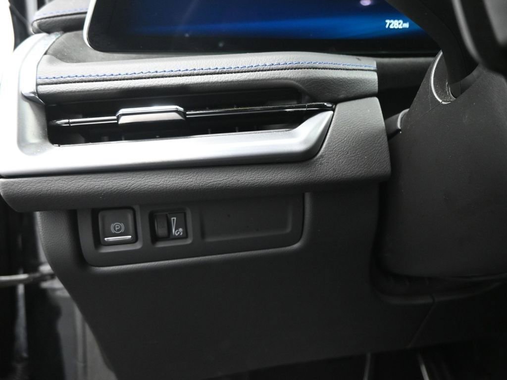 Used 2024 Cadillac XT4 Sport image 18