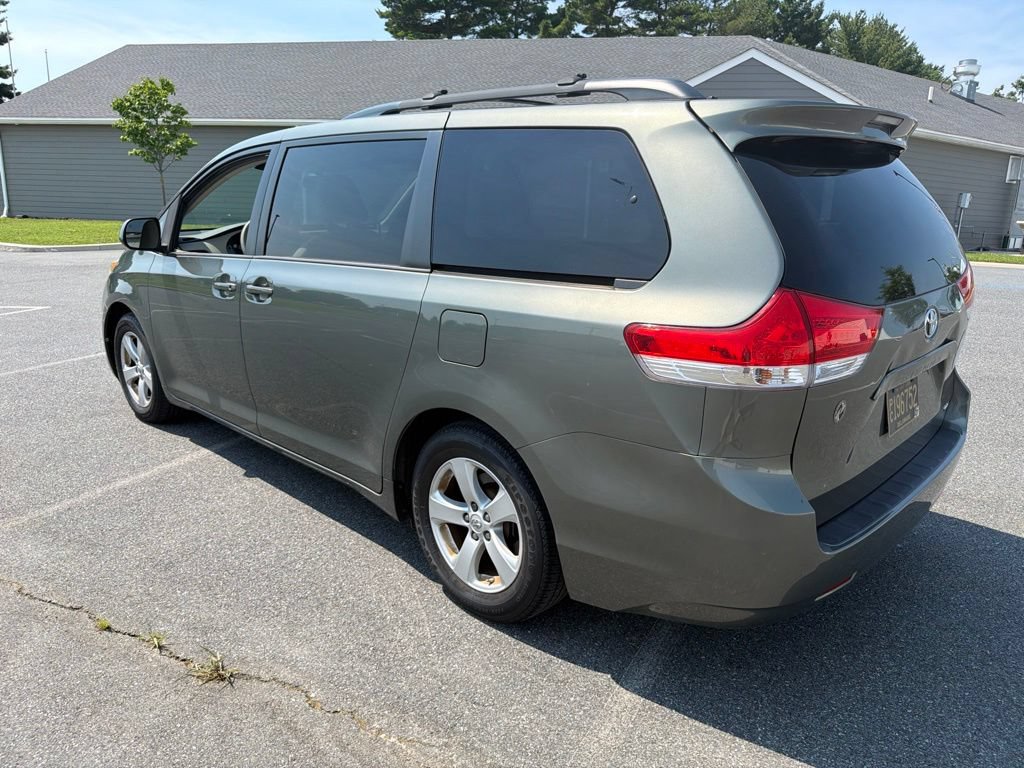 Used 2014 Toyota Sienna LE FWD image 4