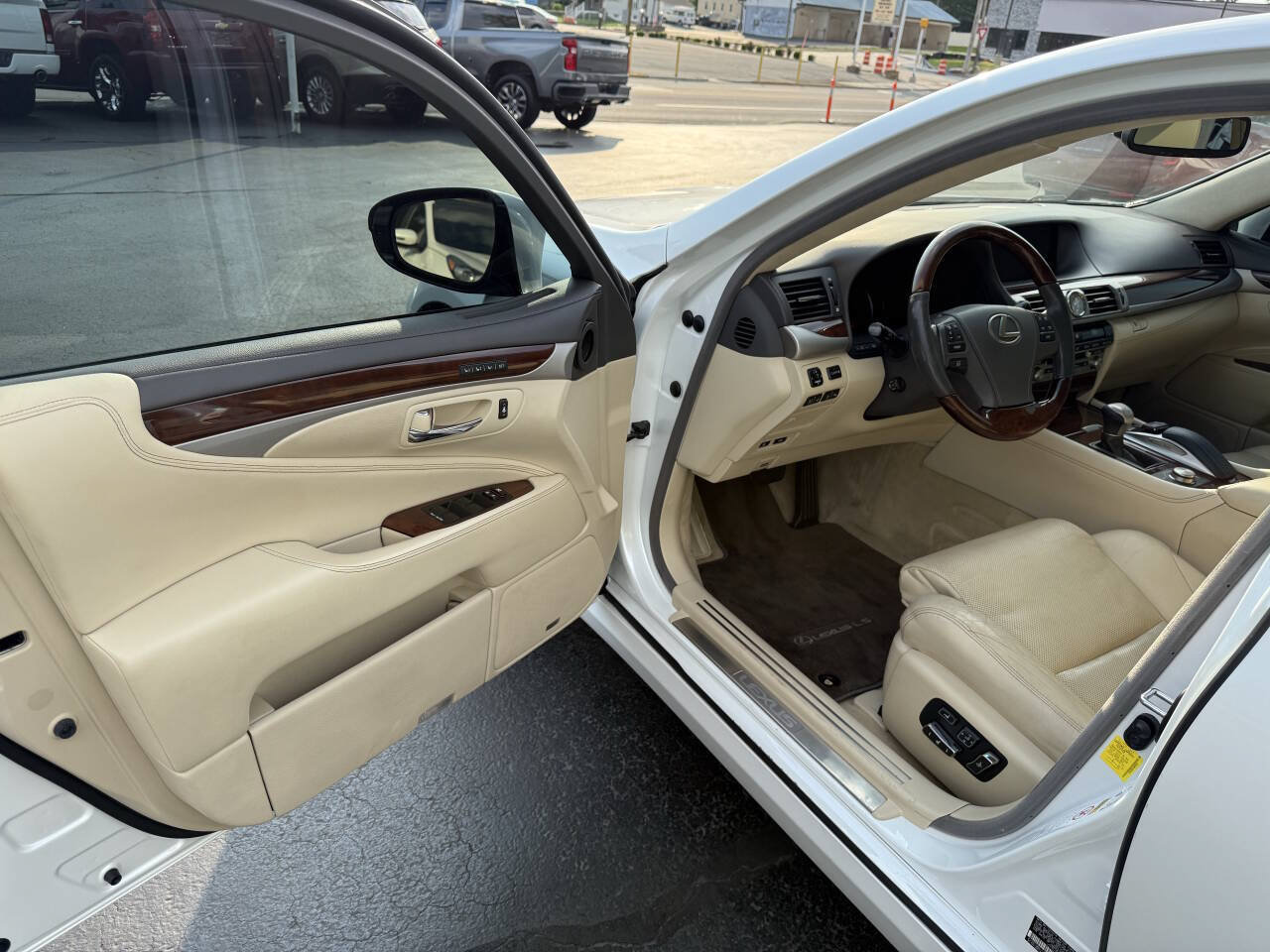 Used 2016 Lexus LS 460 L RWD image 11