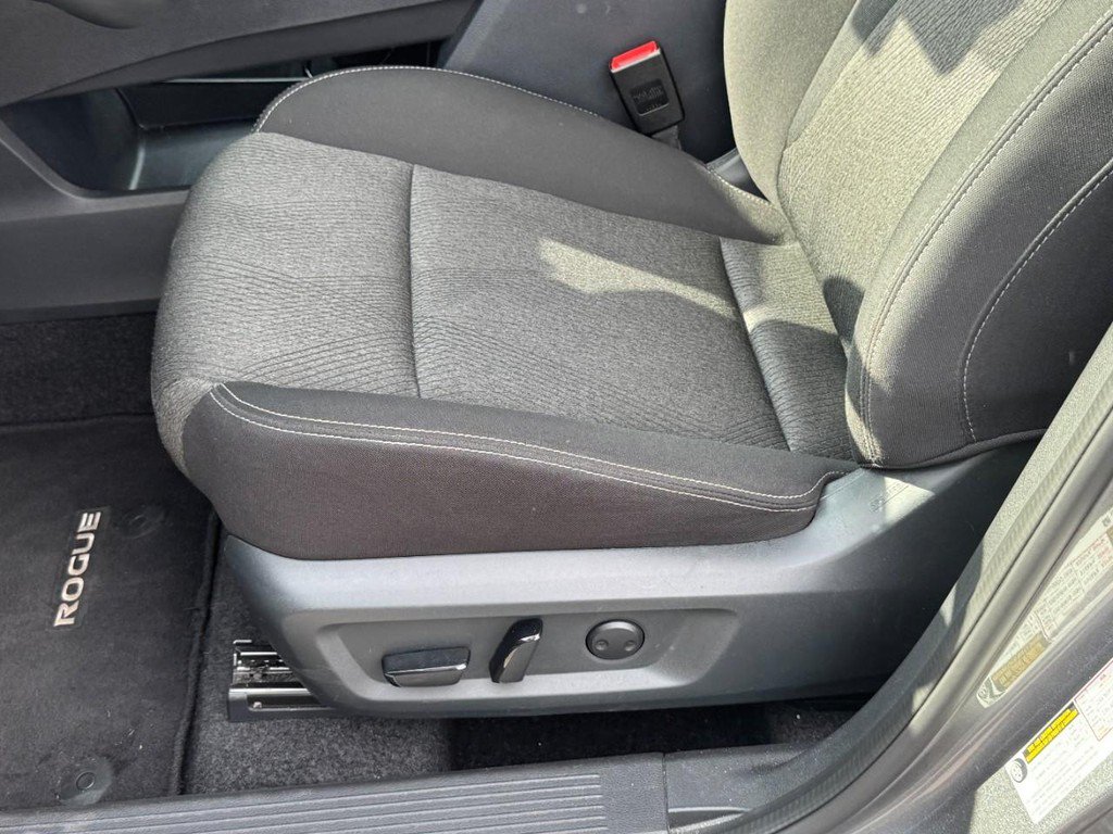 Used 2025 Nissan Rogue SV FWD image 23