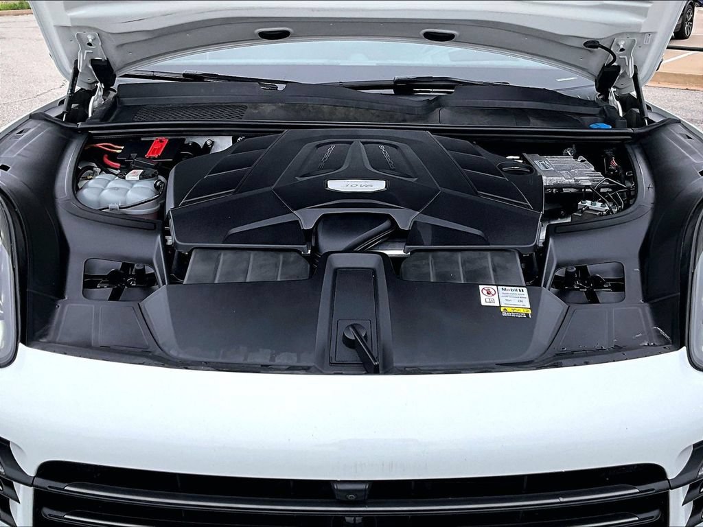 Certified 2023 Porsche Cayenne Platinum Edition AWD/4WD image 23