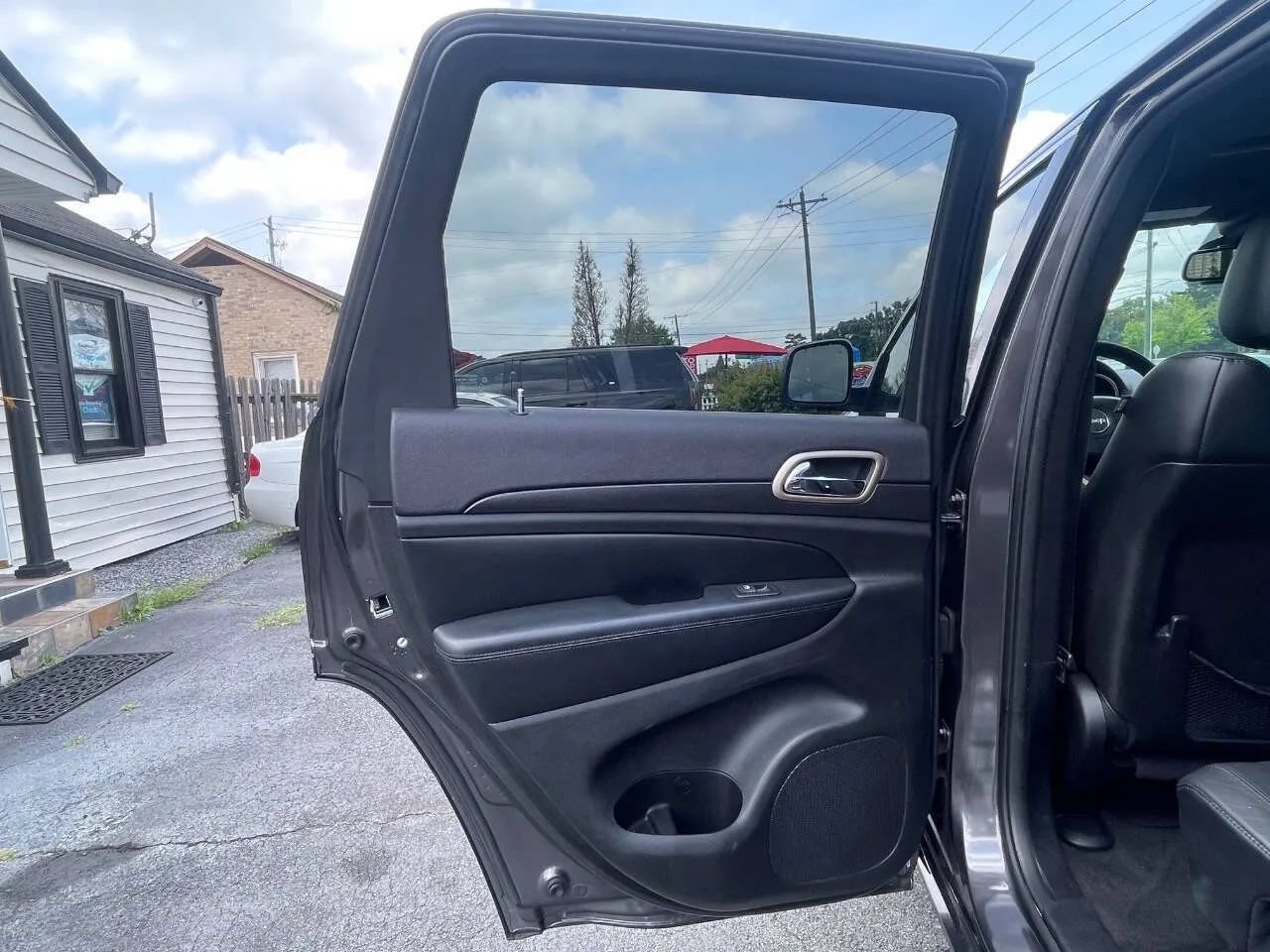 Used 2015 Jeep Grand Cherokee Altitude RWD image 23