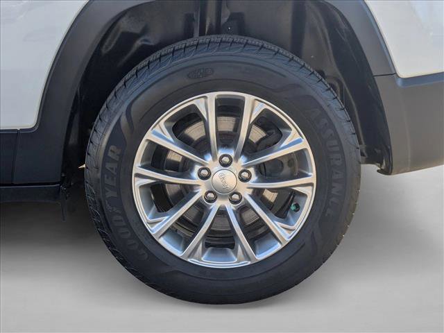 Used 2019 Jeep Cherokee Latitude Plus w/ Cold Weather Group image 22