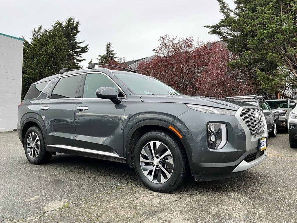 Used 2022 Hyundai Palisade SEL w/ Winter Package image 2