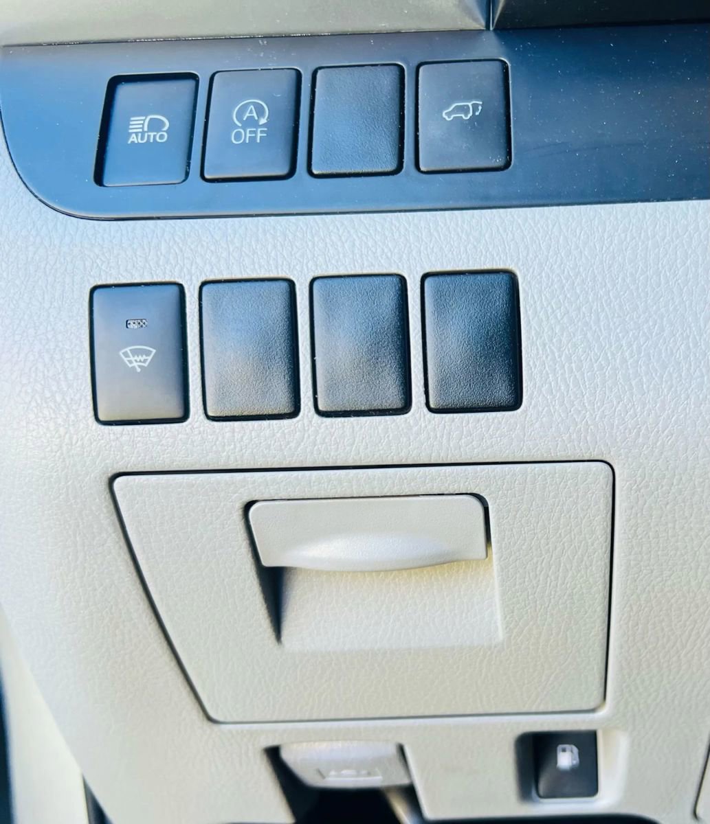 Used 2018 Toyota Highlander XLE image 18