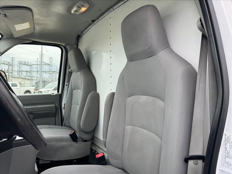 Used 2017 Ford E-350 and Econoline 350 Super Duty w/ Exterior Upgrade Package RWD image 4