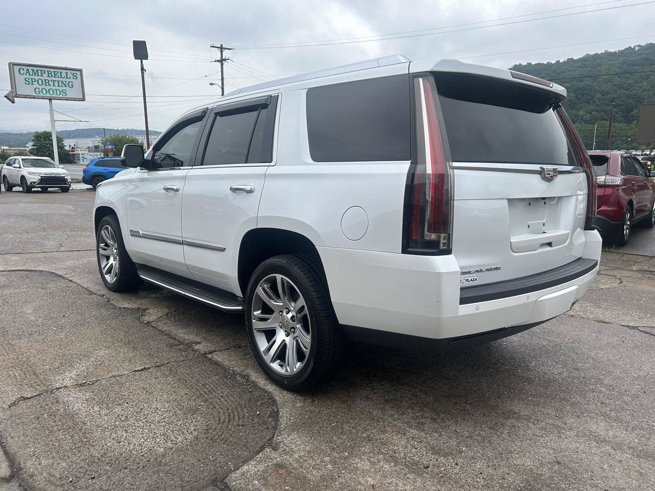 Used 2016 Cadillac Escalade Luxury AWD/4WD image 5