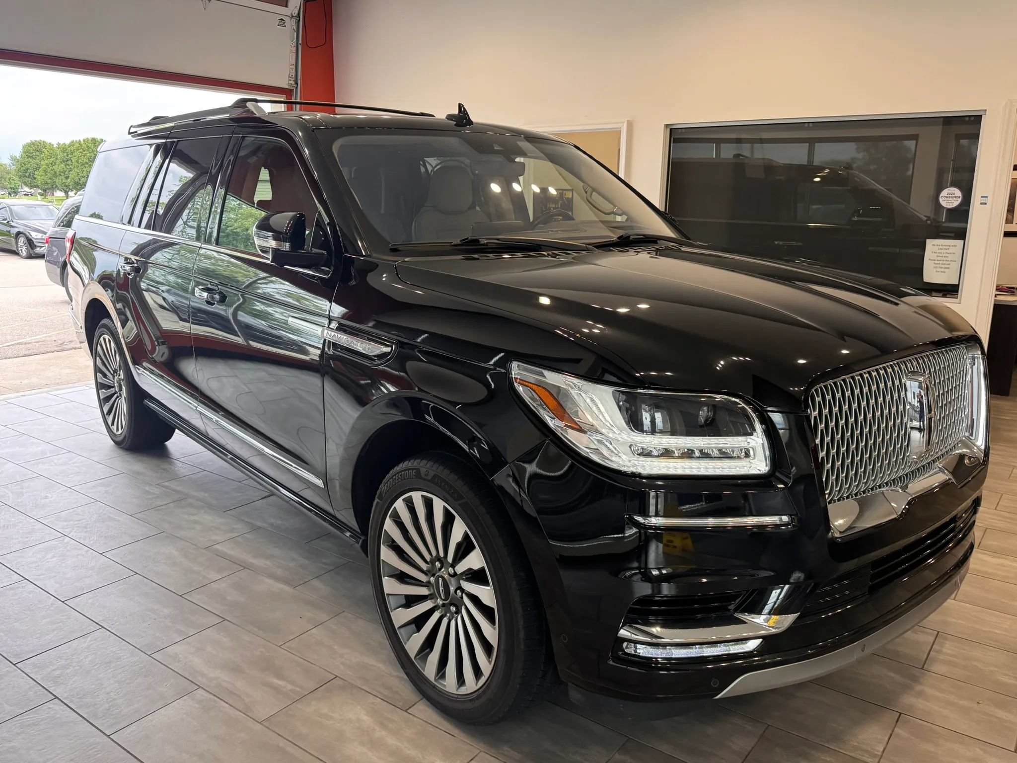 Used 2019 Lincoln Navigator L Reserve w/ Cargo Package AWD/4WD image 3