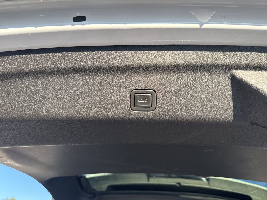 Used 2022 Chevrolet Suburban Z71 image 6