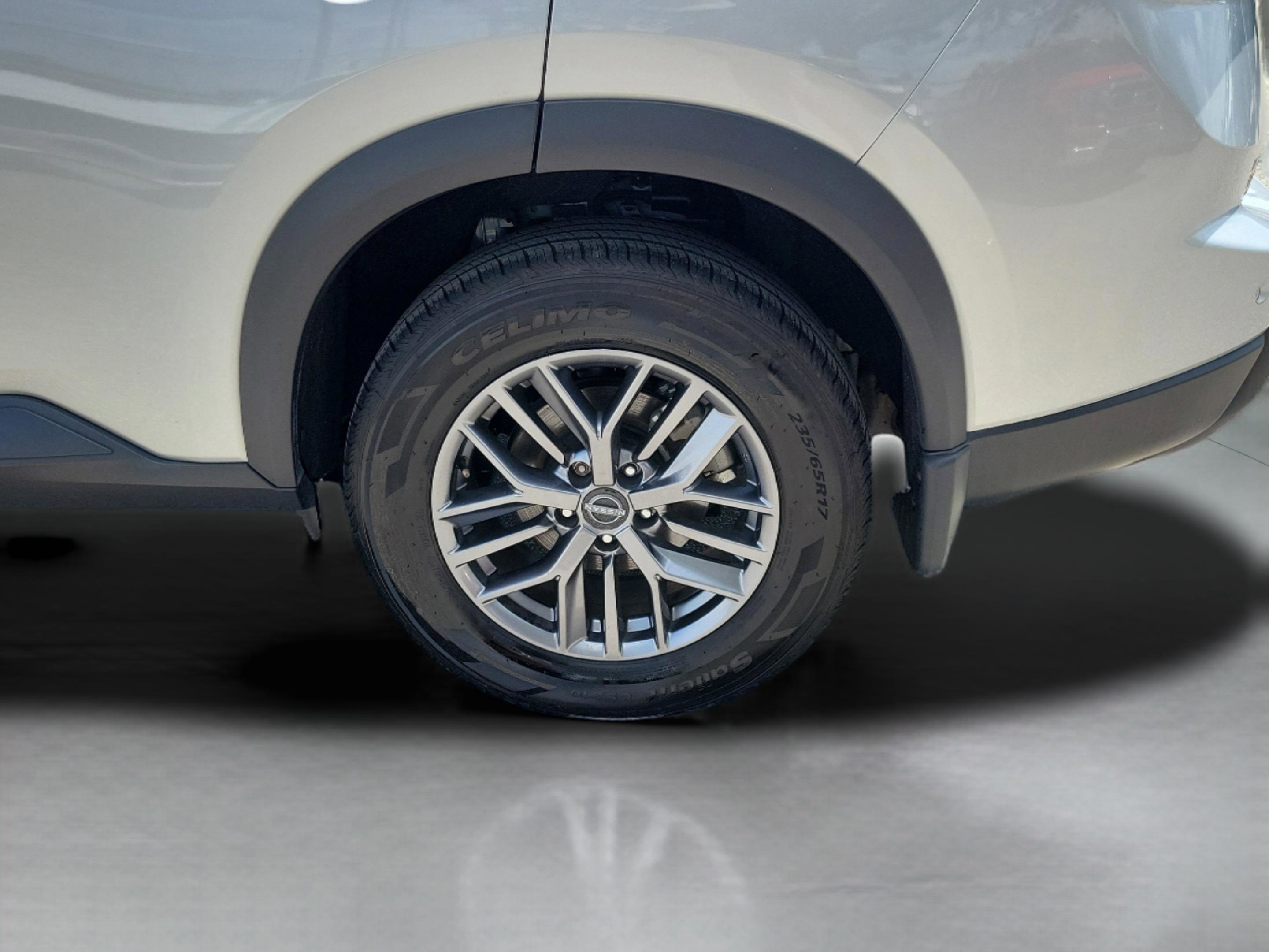 Used 2024 Nissan Rogue S AWD/4WD image 31