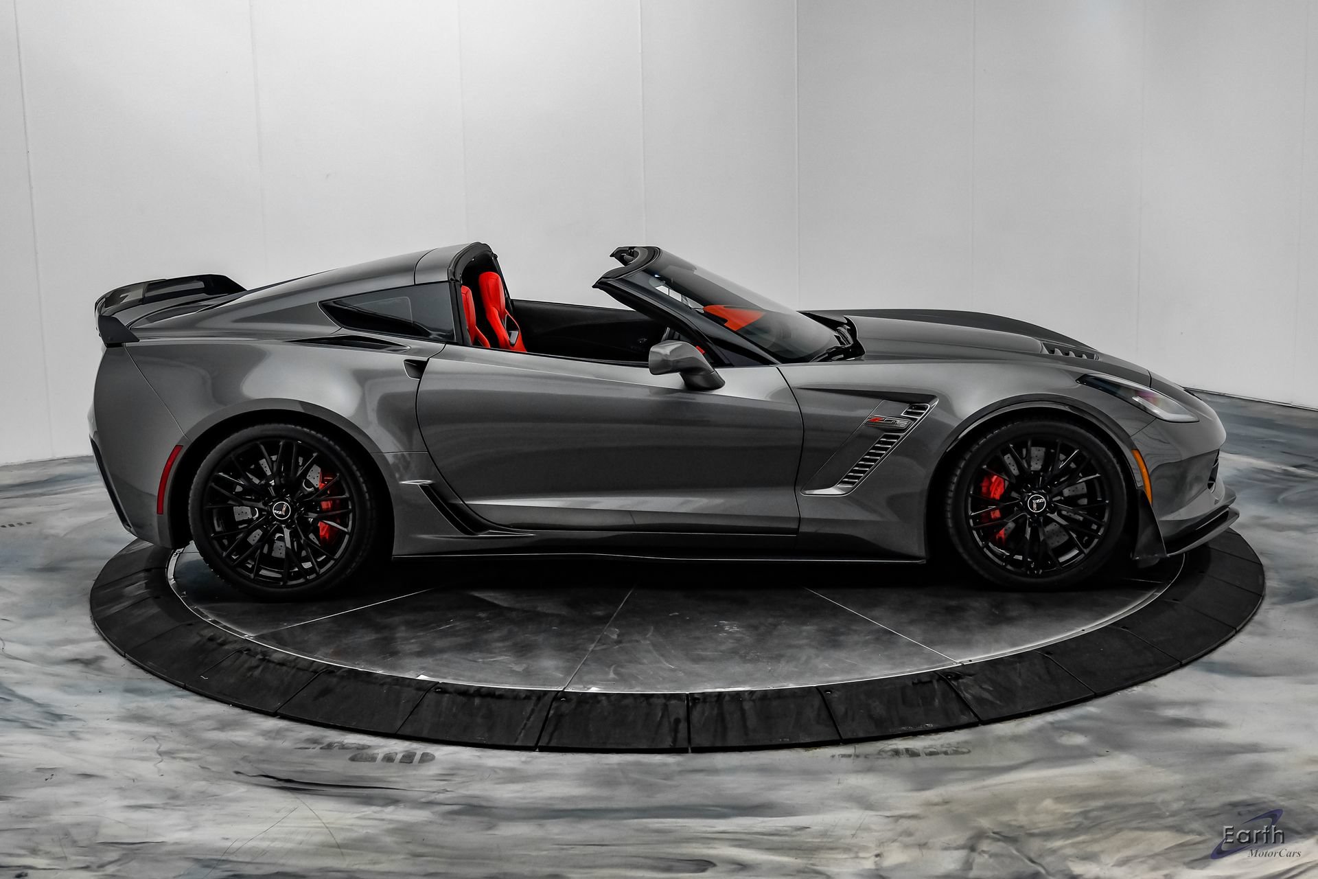 Used 2015 Chevrolet Corvette Z06 w/ 3LZ Preferred Equipment Group RWD image 24