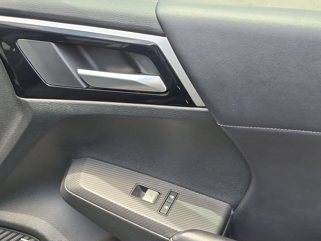 Used 2025 Mitsubishi Outlander SE AWD/4WD image 34