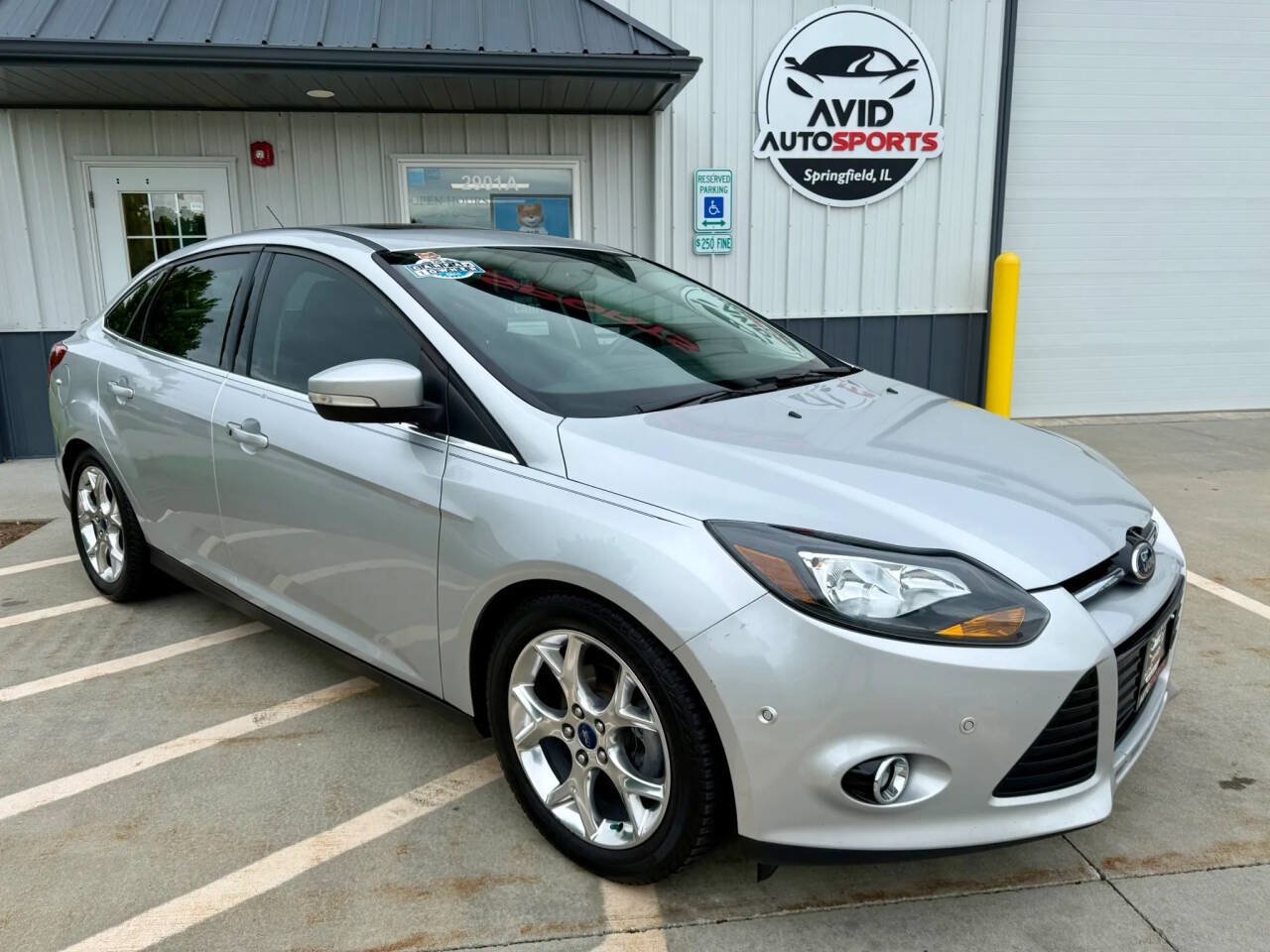 Used 2014 Ford Focus Titanium FWD image 2