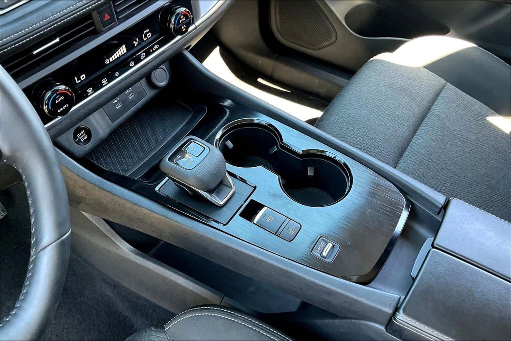 Used 2025 Nissan Rogue SV image 18