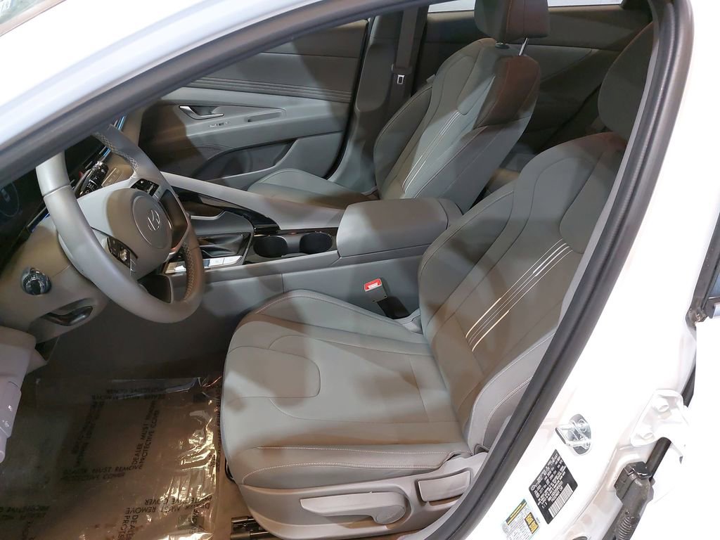 Certified 2025 Hyundai Elantra SEL image 16