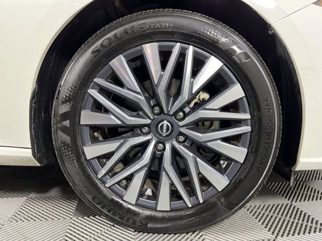 Used 2025 Nissan Altima 2.5 SV image 15