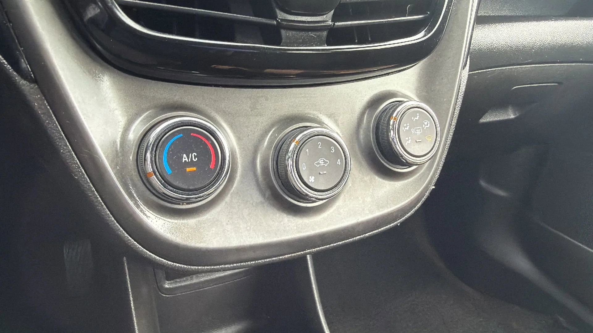 Used 2020 Chevrolet Spark LT FWD image 23
