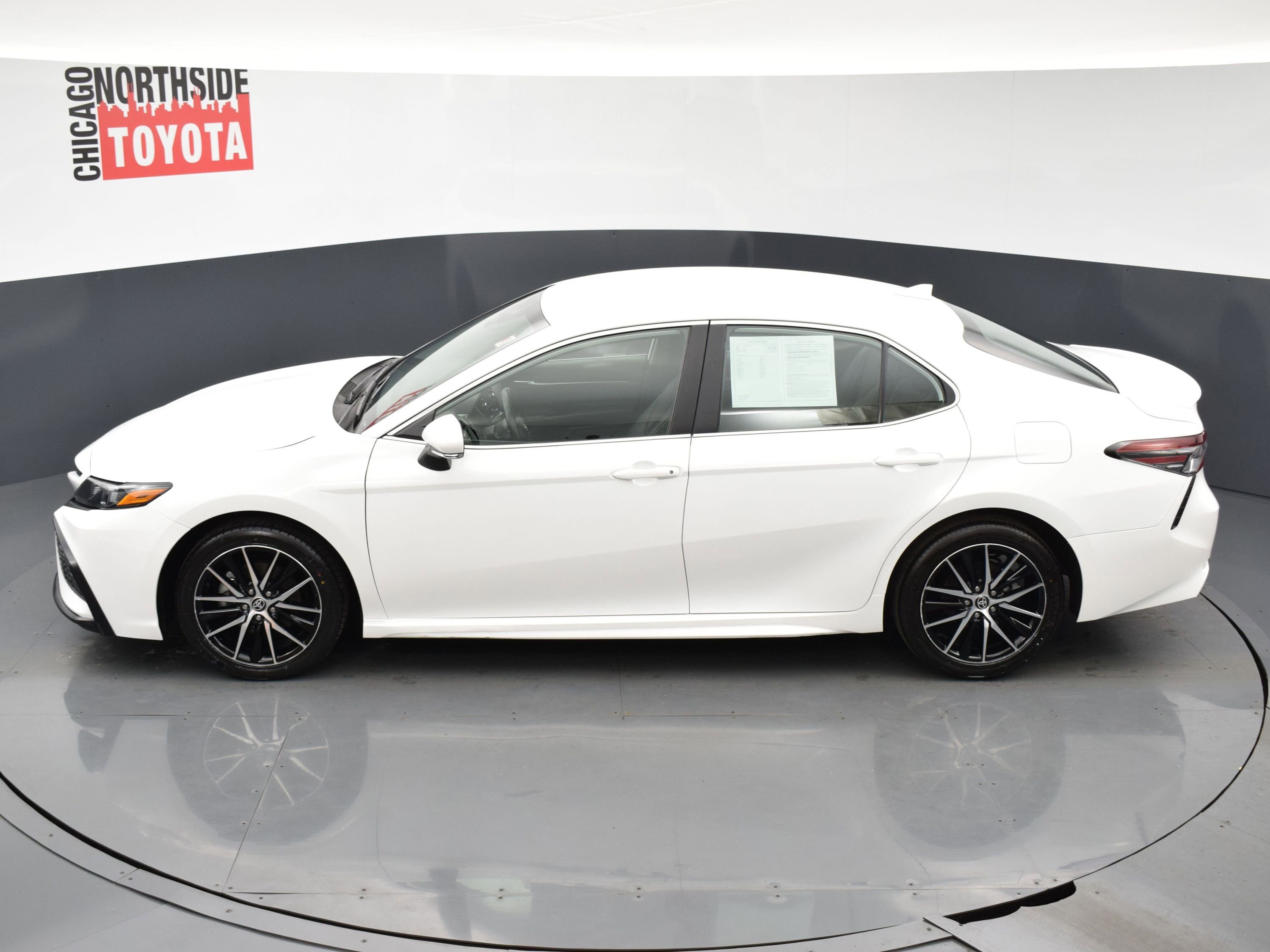 Used 2024 Toyota Camry SE FWD image 17
