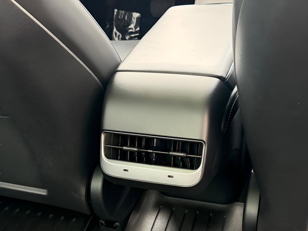 Used 2023 Tesla Model 3 Standard Range image 30