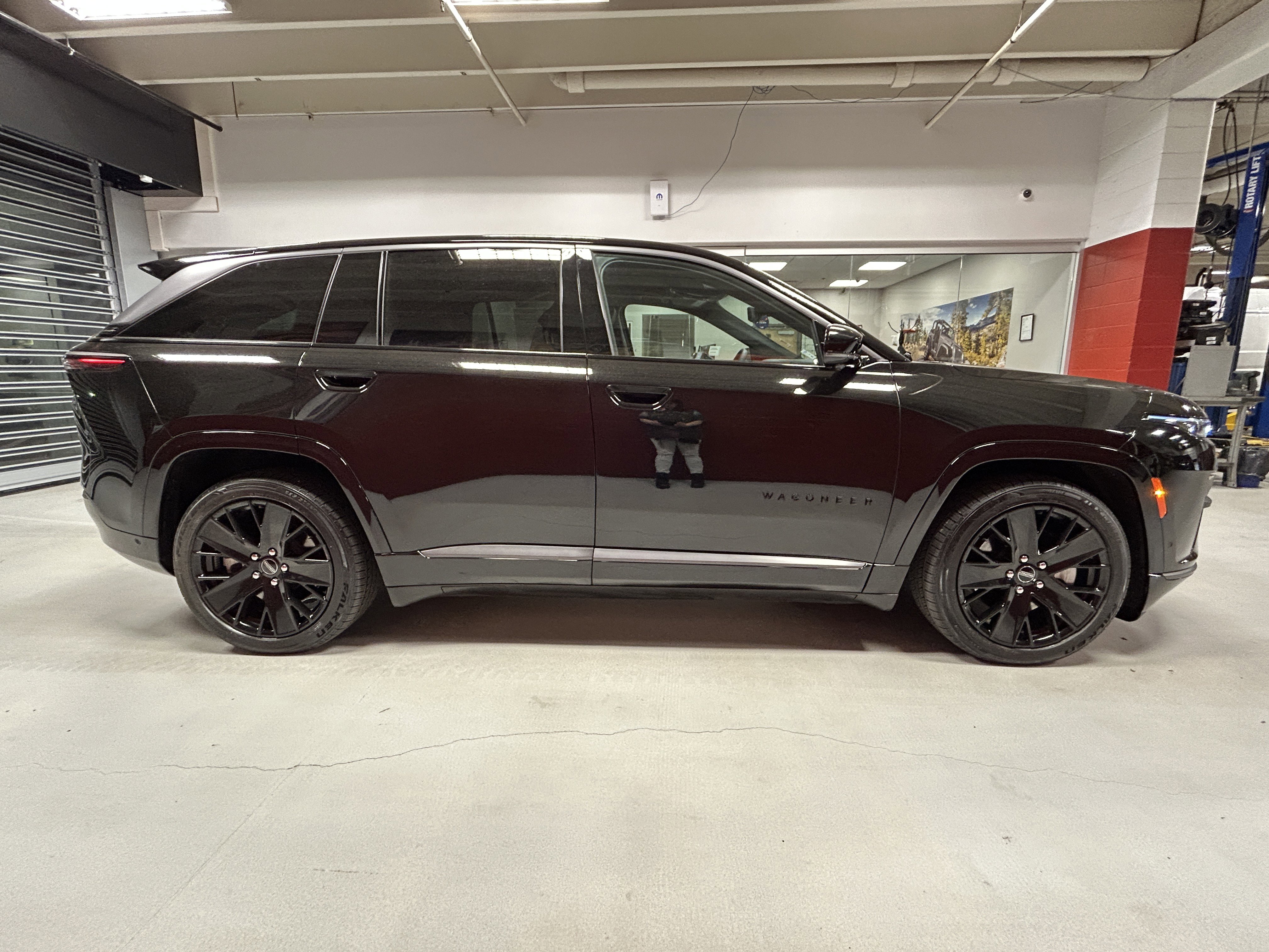 Used 2024 Jeep Wagoneer Launch Edition AWD/4WD image 11