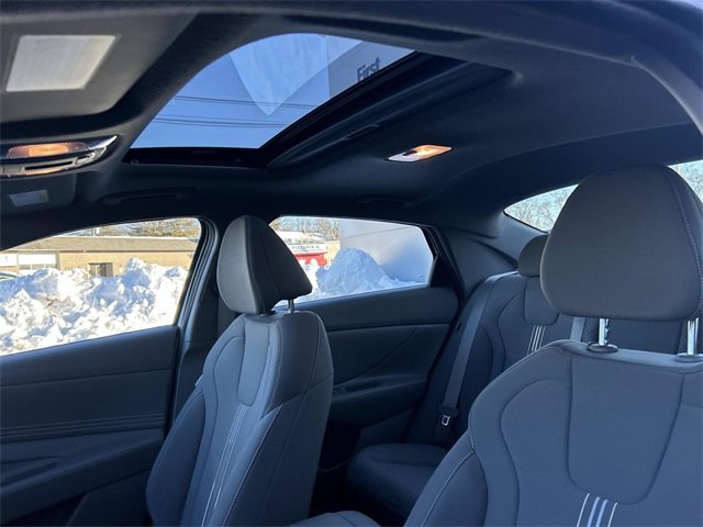 Certified 2024 Hyundai Elantra SEL w/ Convenience Package image 12