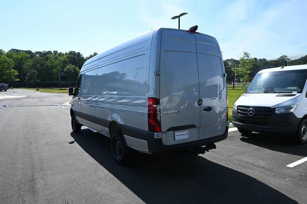 Used 2025 Mercedes-Benz Sprinter 2500 image 4