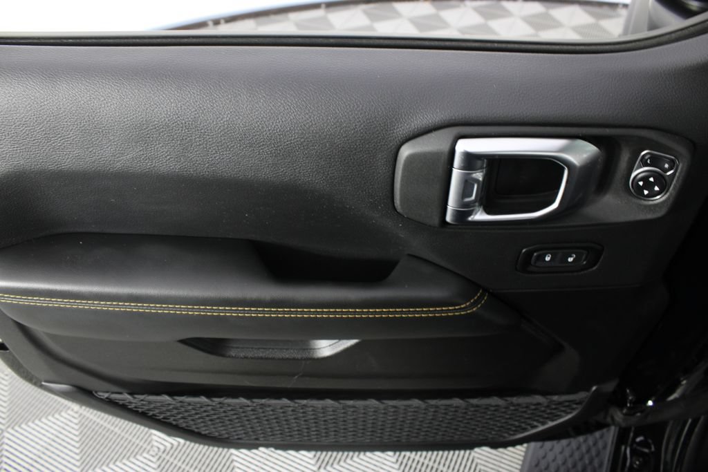 Used 2025 Jeep Wrangler Unlimited Sahara AWD/4WD image 13