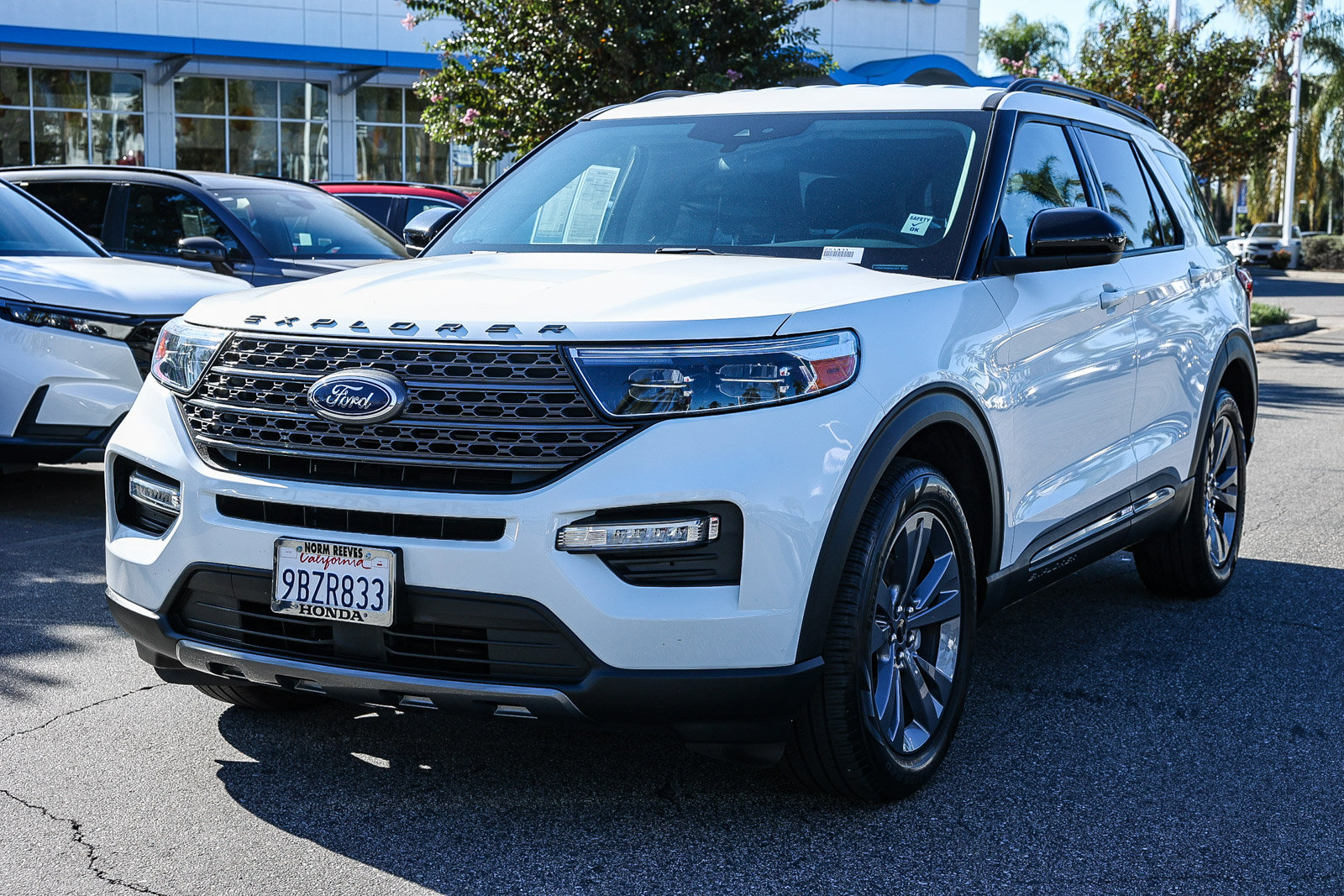 Used 2022 Ford Explorer XLT w/ Equipment Group 202A image 7