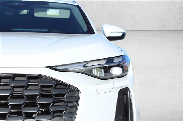 Certified 2025 Audi Q5 Premium w/ Convenience Package AWD/4WD image 4