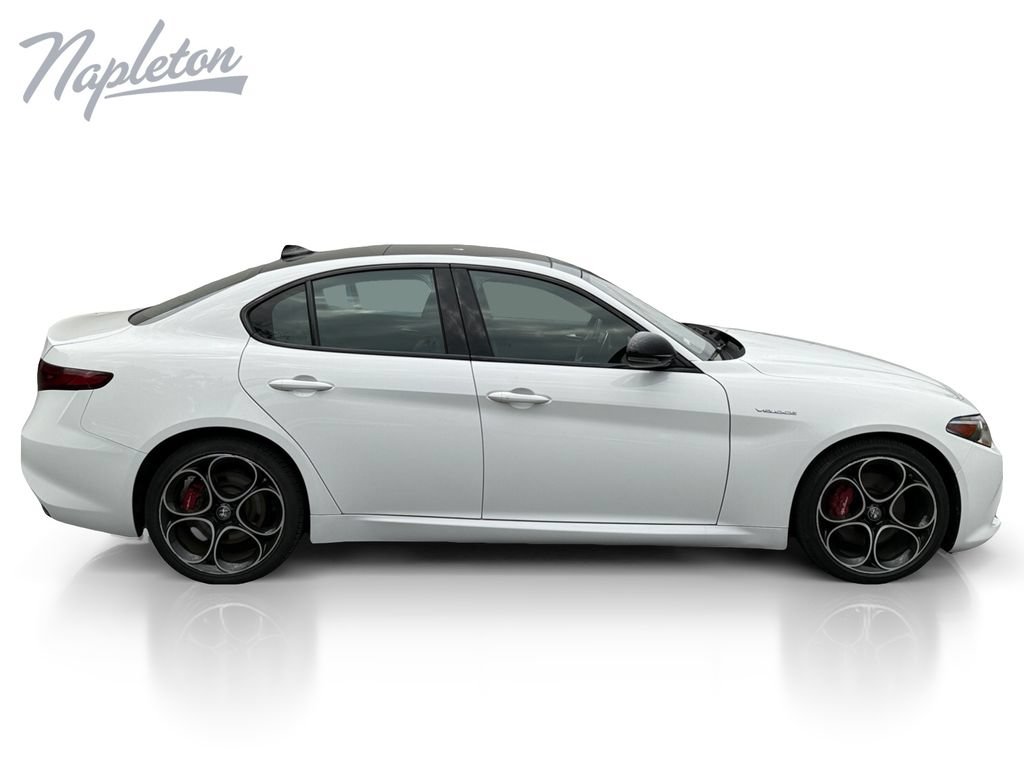 Used 2022 Alfa Romeo Giulia Veloce AWD/4WD image 7