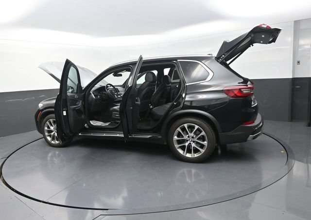 Used 2023 BMW X5 xDrive40i w/ Premium Package AWD/4WD image 34