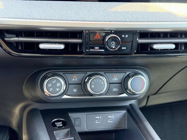 Certified 2025 Nissan Kicks SV FWD image 21