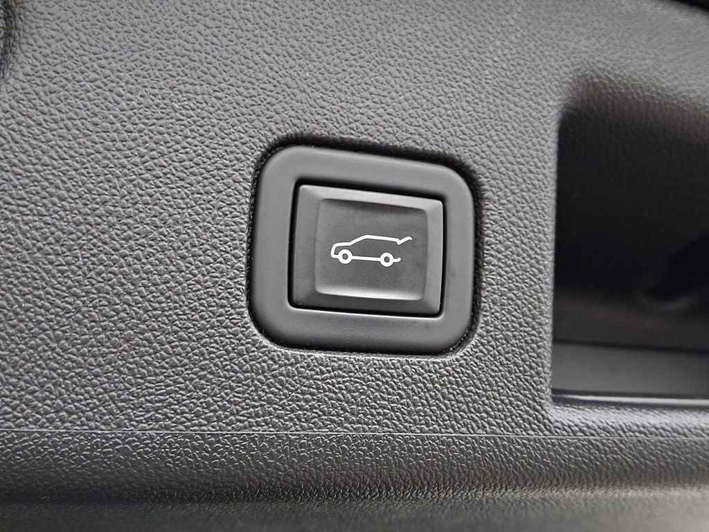 Used 2023 Chevrolet Equinox Premier image 30