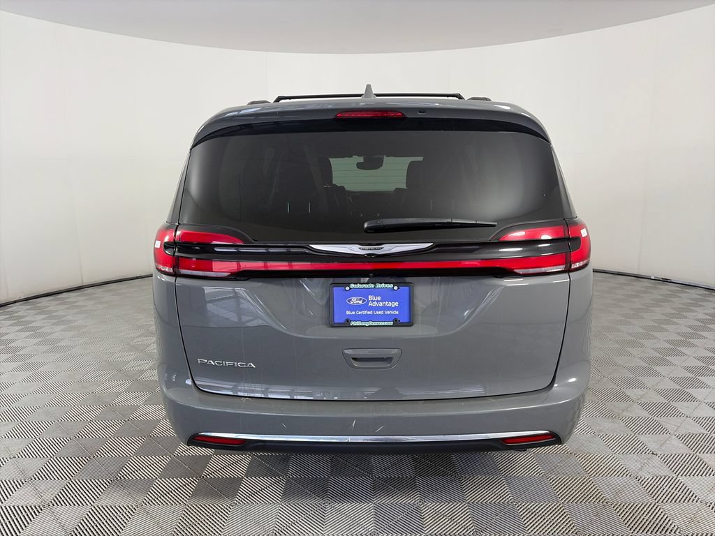Used 2022 Chrysler Pacifica Touring-L FWD image 6
