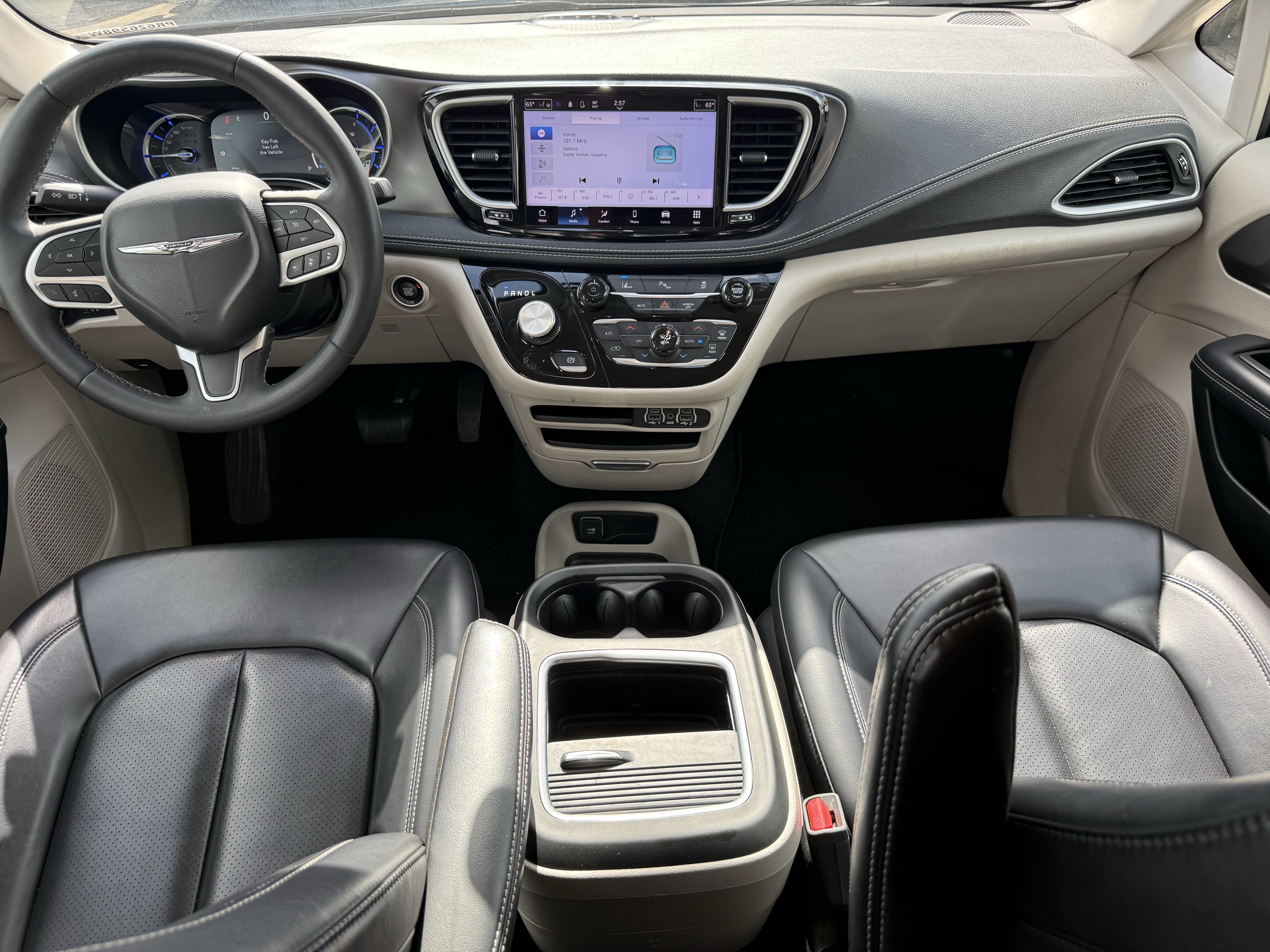 Used 2023 Chrysler Pacifica Touring-L FWD image 13
