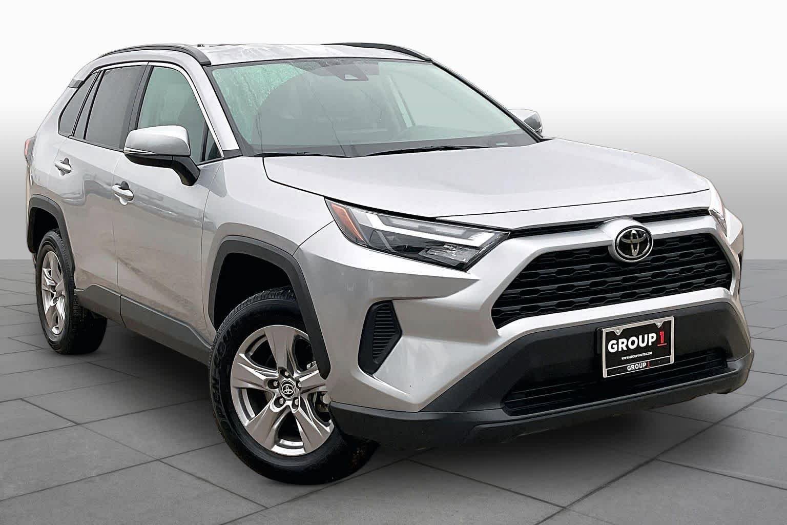 Used 2025 Toyota RAV4 XLE FWD image 3