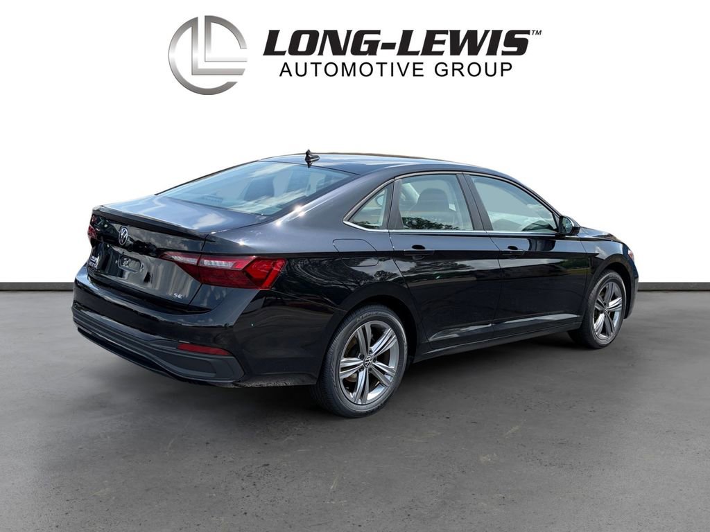 Certified 2023 Volkswagen Jetta SE FWD image 7