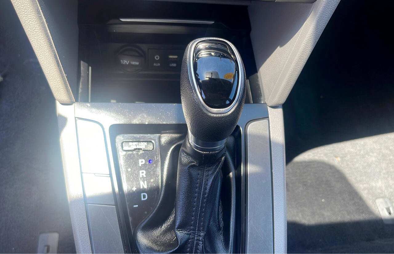 Used 2017 Hyundai Elantra SE image 20