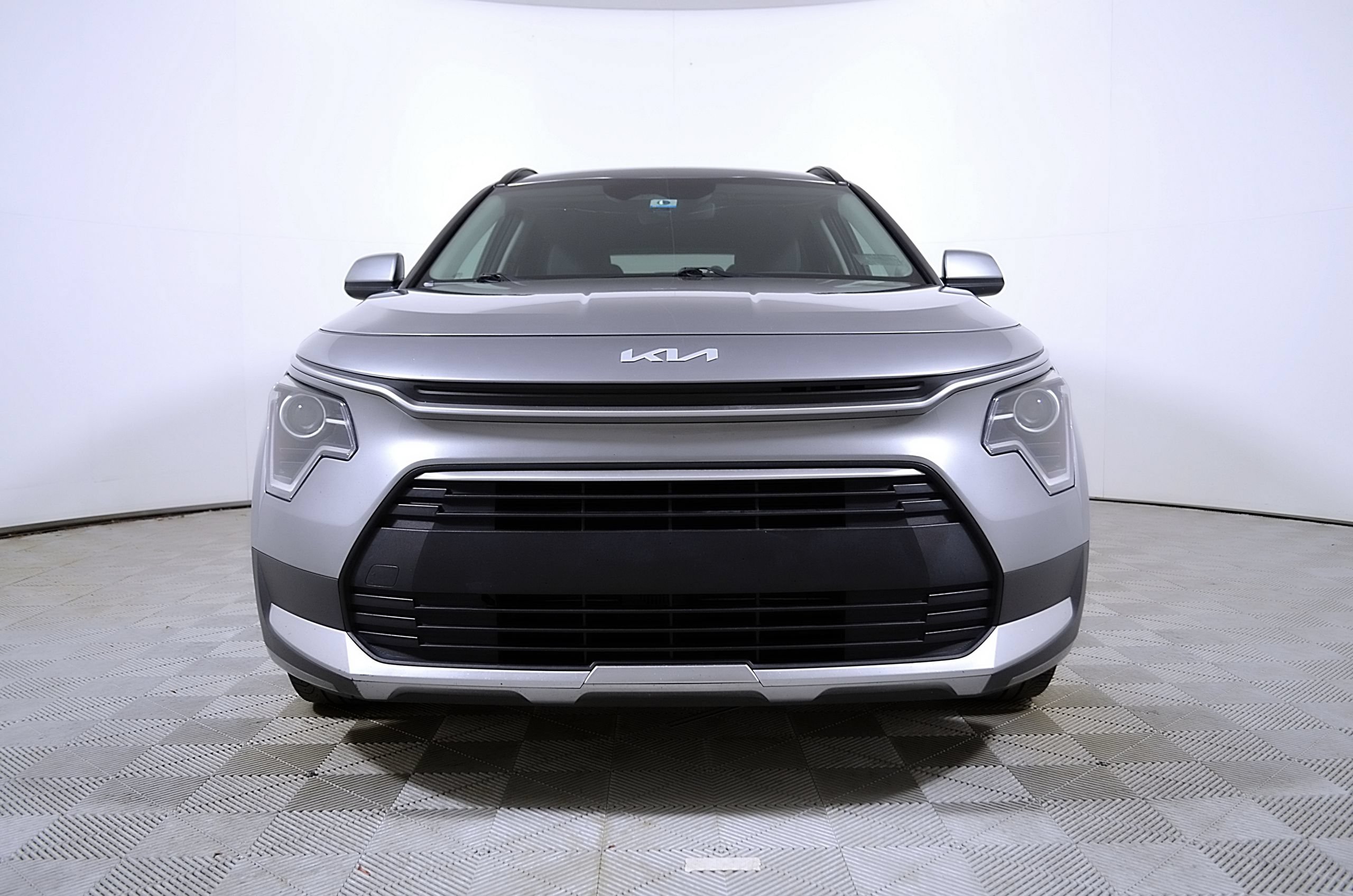 Used 2023 Kia Niro LX FWD image 5
